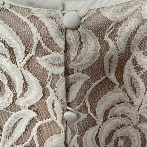 Elegant Sleeveless Top by Banana Republic - Picture 3 of 9